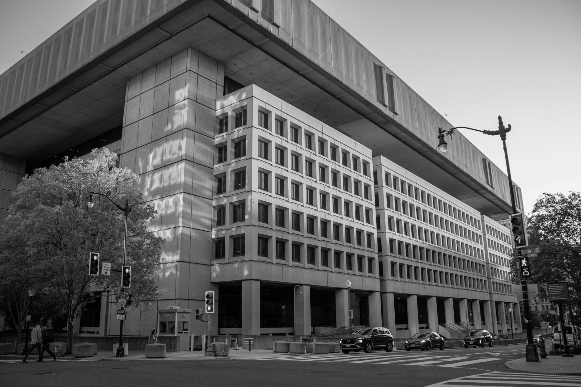 Federal Reserve building exterior representing monetary policy uncertainty