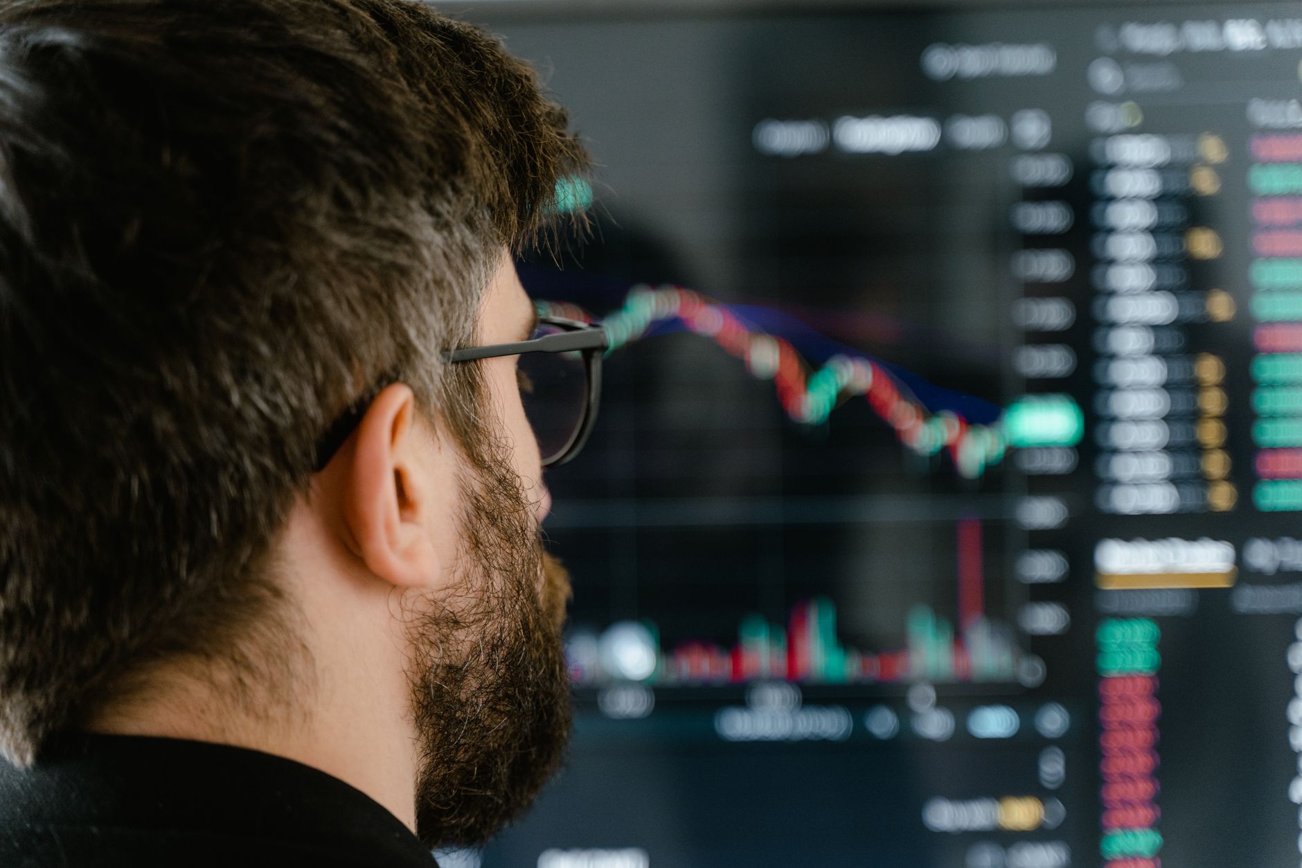 Trader monitoring volatile crypto market charts ahead of Fed announcement